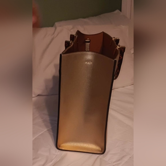 Fendi Sunshine Tote Gold - Picture 8 of 8